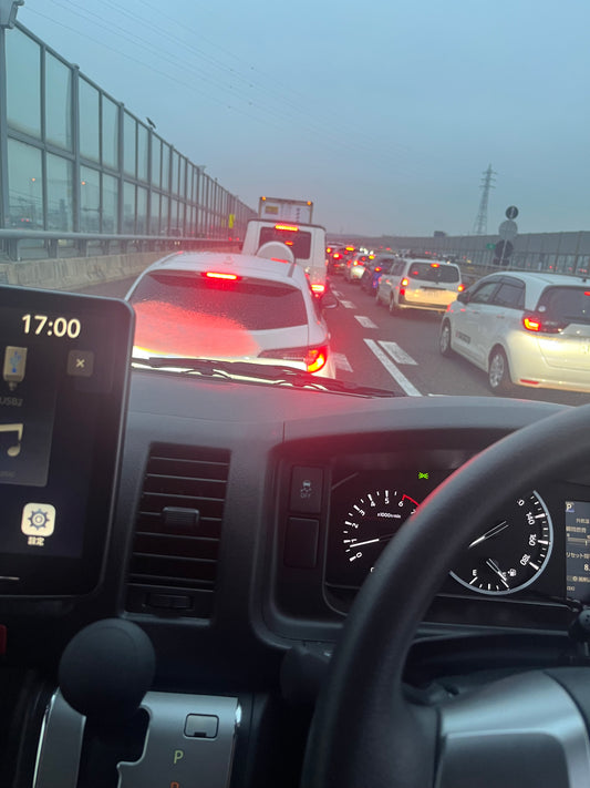 東名高速の渋滞と年末に向けた花屋の繁忙期